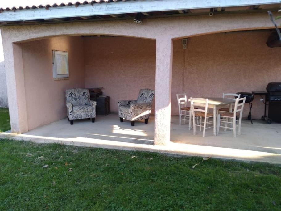 Comme A La Maison ! Chavanoz Exterior foto